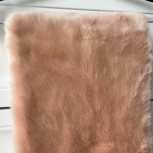 Zara pink faux fur scarf - Picture 3 of 7